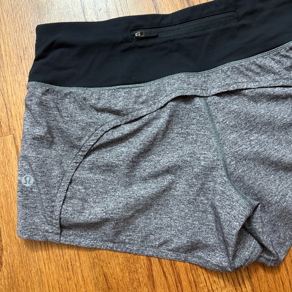 Lululemon Run Times Shorts in Sea Spray Alpine White Dark Chrome Black size 4 - Picture 8 of 15